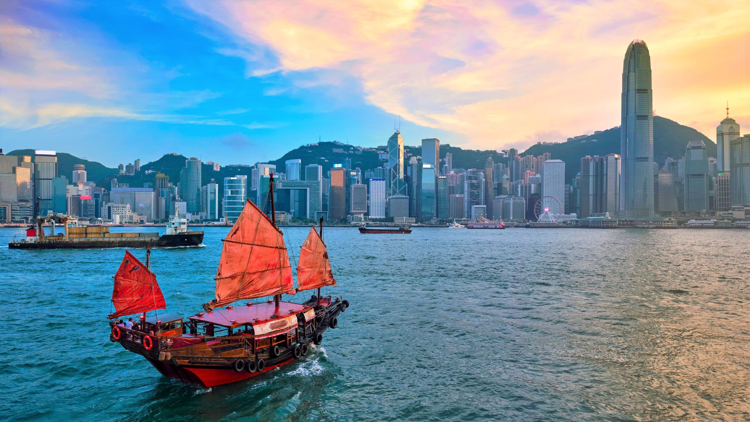 Hong Kong Poised to Become Global "Safe Haven" for Alternative Assets in 2025